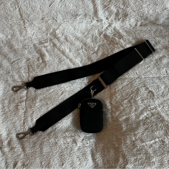 COPY - Prada re-edition strap pouch - Picture 4 of 11